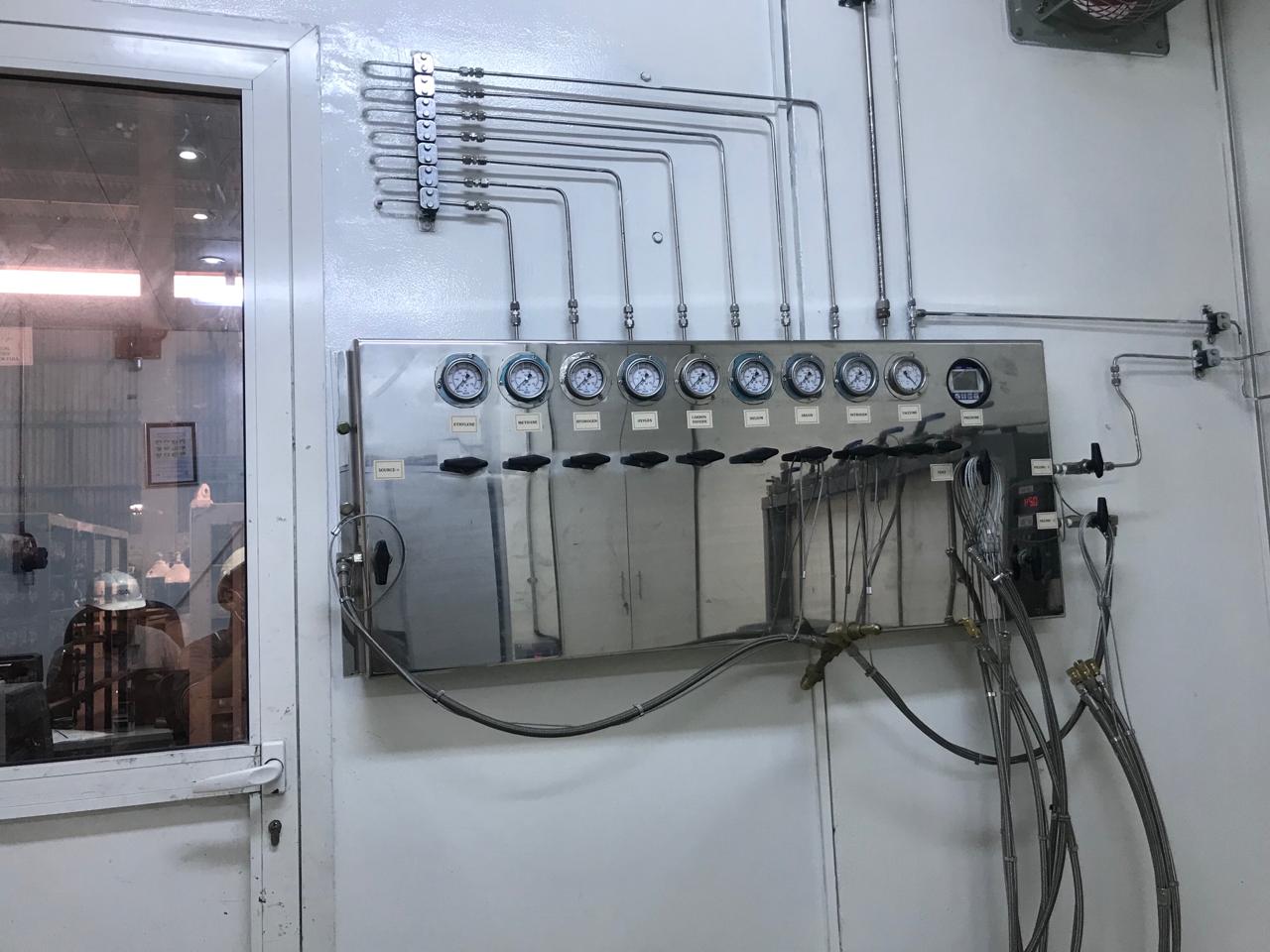 Gas mixing panel 